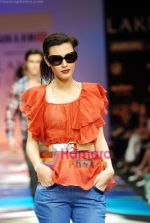Model walks the ramp for Narendra Kumar Show at Lakme Winter fashion week day 4 on 20th Sept 2010 (51).JPG